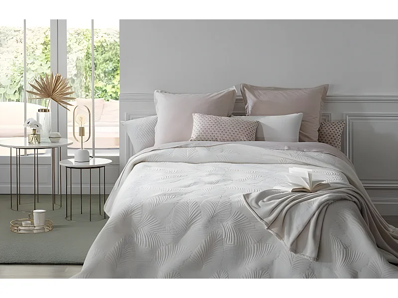 Dessus de lit coloris Ivoire en polyester - Longueur 260 x Profondeur 240 x Hauteur 1 cm