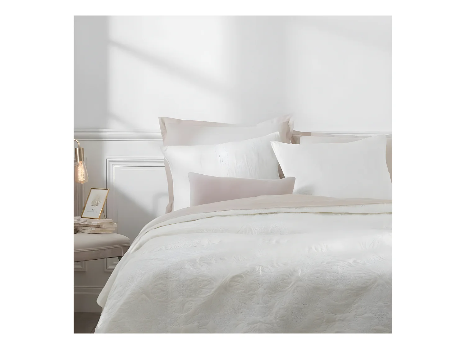 Dessus de lit + 2 taies d'oreiller coloris Ivoire en polyester - Longueur 260 x Profondeur 240 x Hauteur 0,50 cm