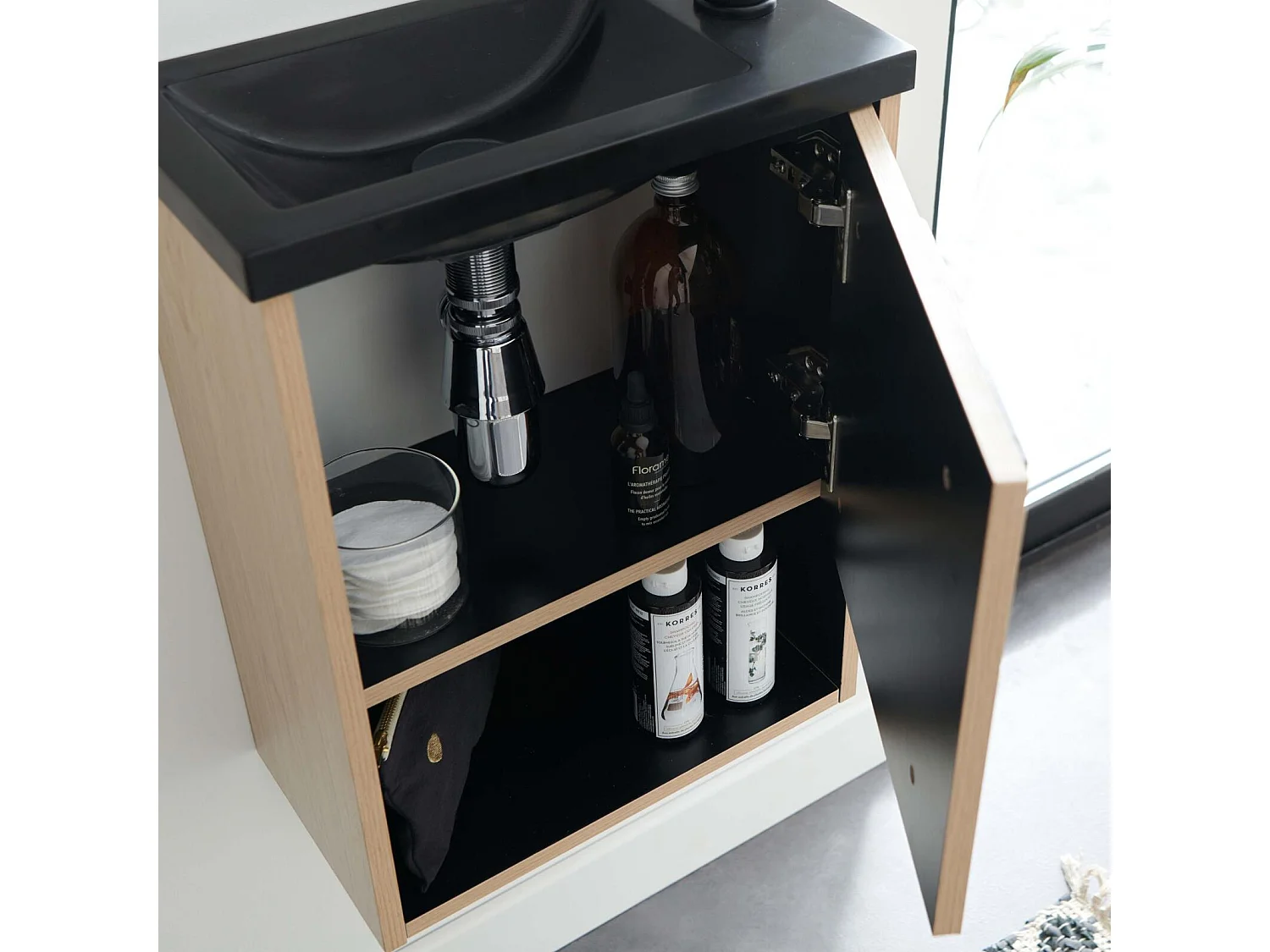 Conjunto de lavabo NIKA con nicho, grifería y repisa de espejo