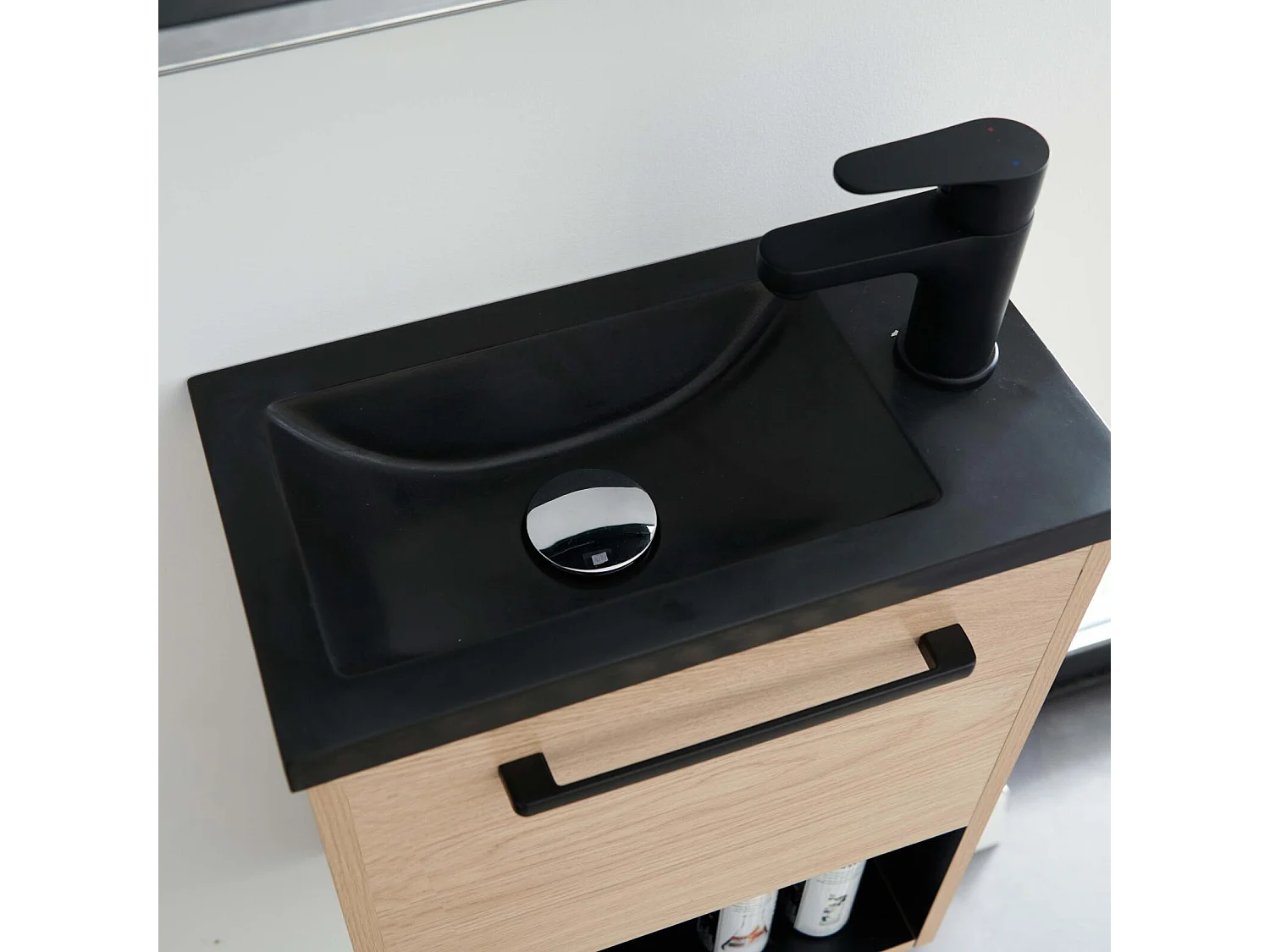 Conjunto de lavabo NIKA con nicho, grifería y repisa de espejo