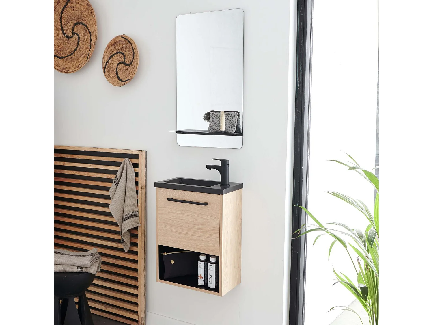 Conjunto de lavabo NIKA con nicho, grifería y repisa de espejo