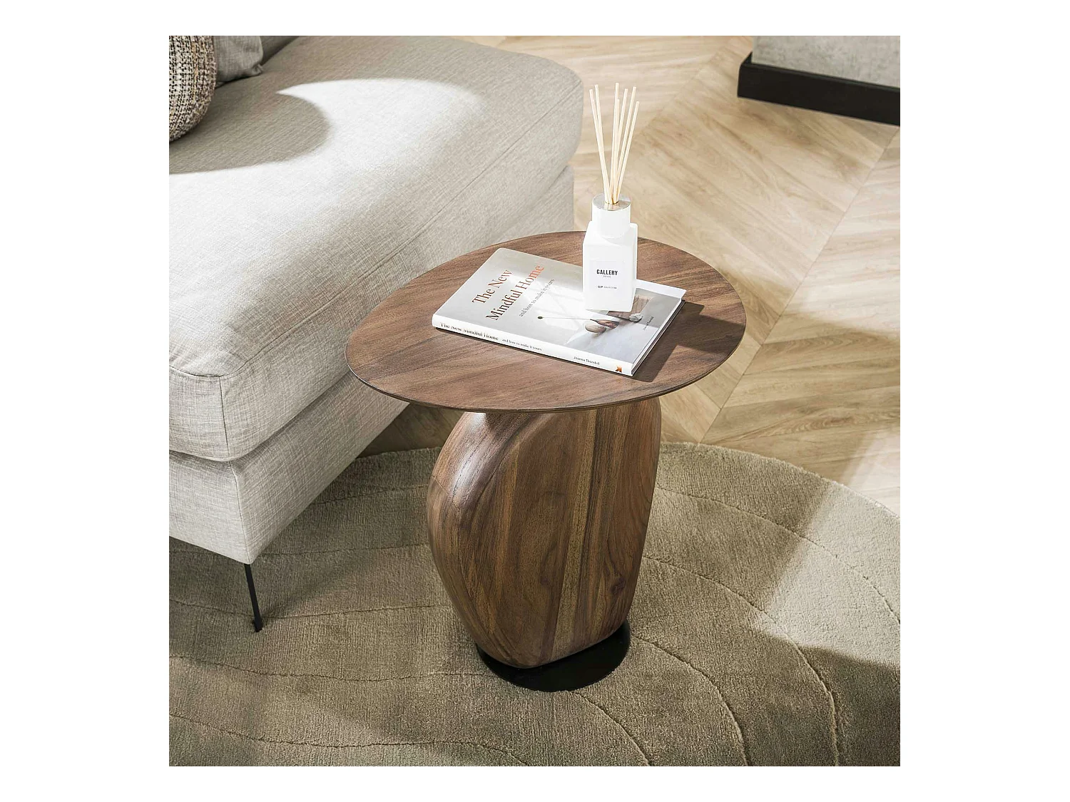 Bout de canapé en bois brun – design organique MYSORE