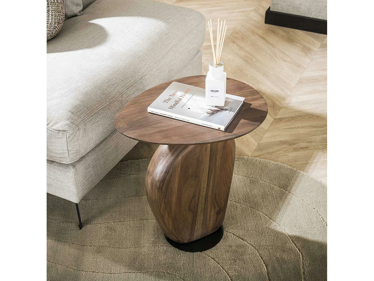 Bout de canapé en bois brun – design organique MYSORE