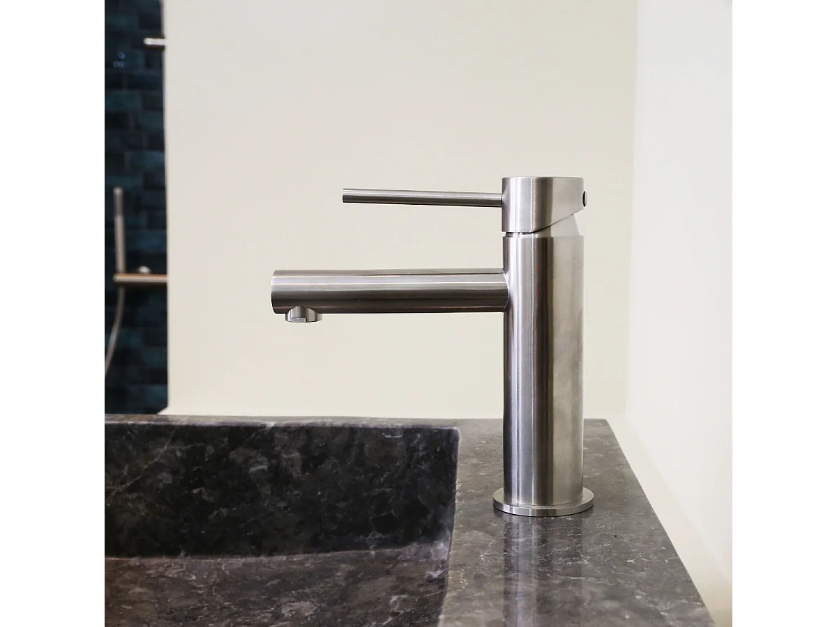 Luisa Misturadora de lavatório baixo aço inoxidável Essebagno