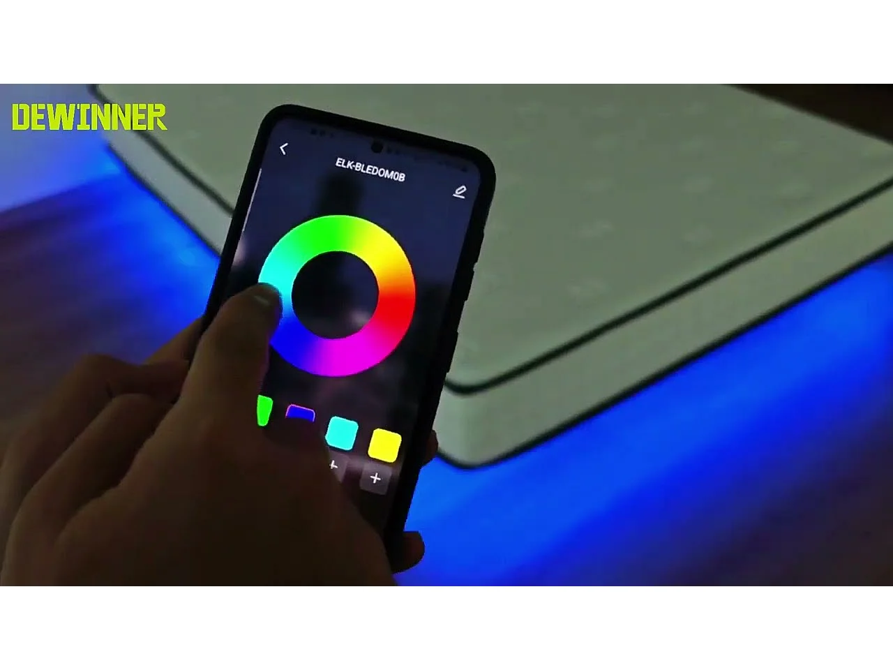 Ensemble matelas LED 140x190 cm - matelas en mousse de 22 cm d'épaisseur + cadre de lit en métal avec éclairage LED