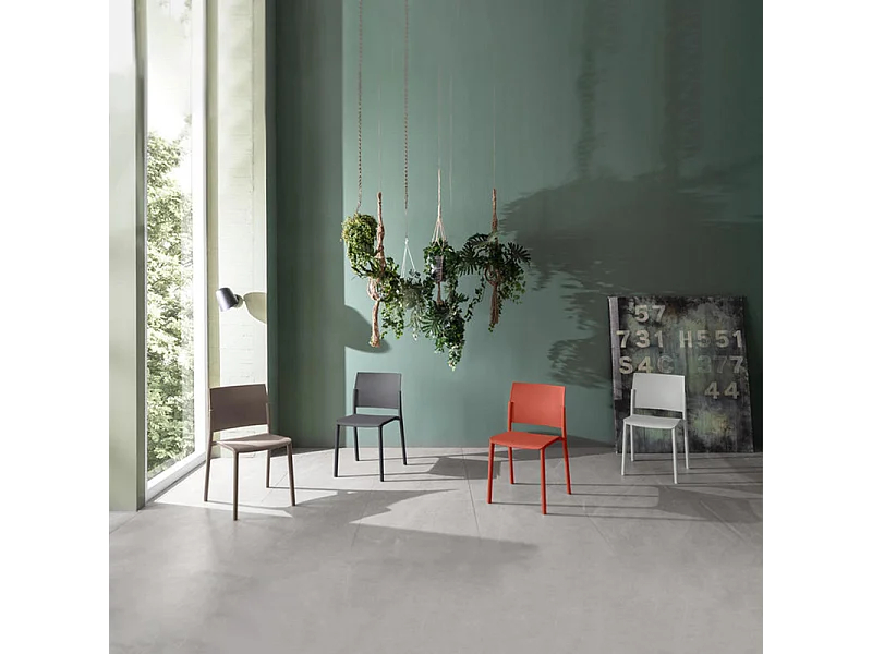 Set di 4 sedie impilabili da soggiorno rosse "Sabrina" in polipropilene moderne cm 52,5x55 81h