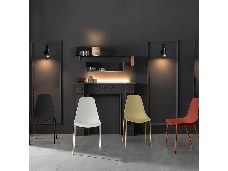 Set van 2 moderne witte polypropyleen "Kate" woonkamerstoelen met geverfd metalen frame