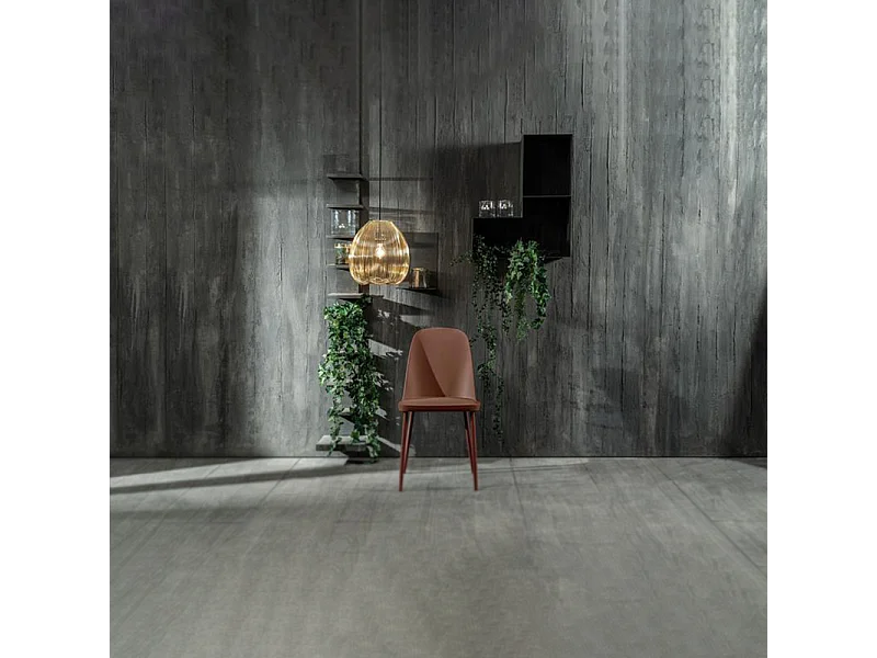 Set van 4 moderne "Paola" roestkleurige polypropyleen stoelen met geverfde metalen poten