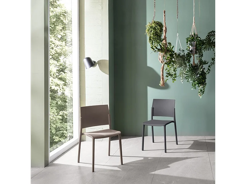 Set di 4 sedie impilabili da soggiorno grigio scuro "Sabrina" in polipropilene moderne cm 52,5x55 81h