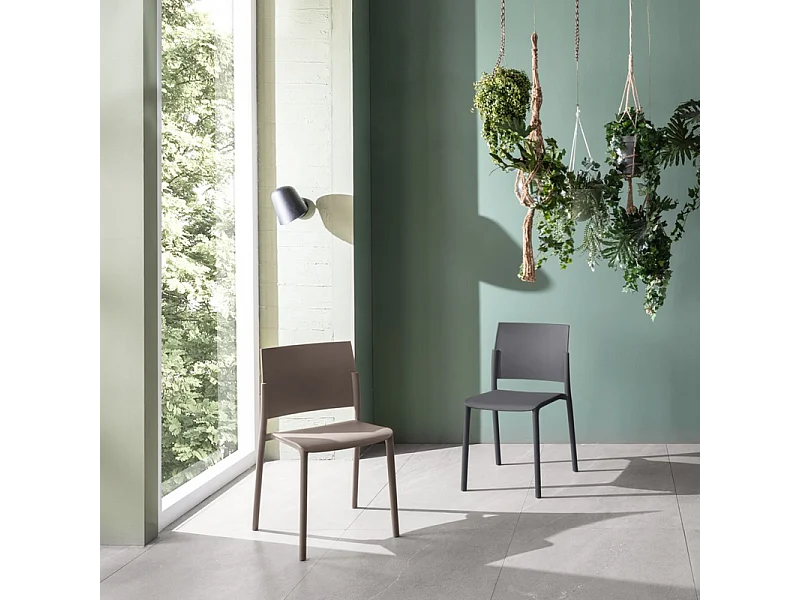 Set di 4 sedie impilabili da soggiorno grigio scuro "Sabrina" in polipropilene moderne cm 52,5x55 81h