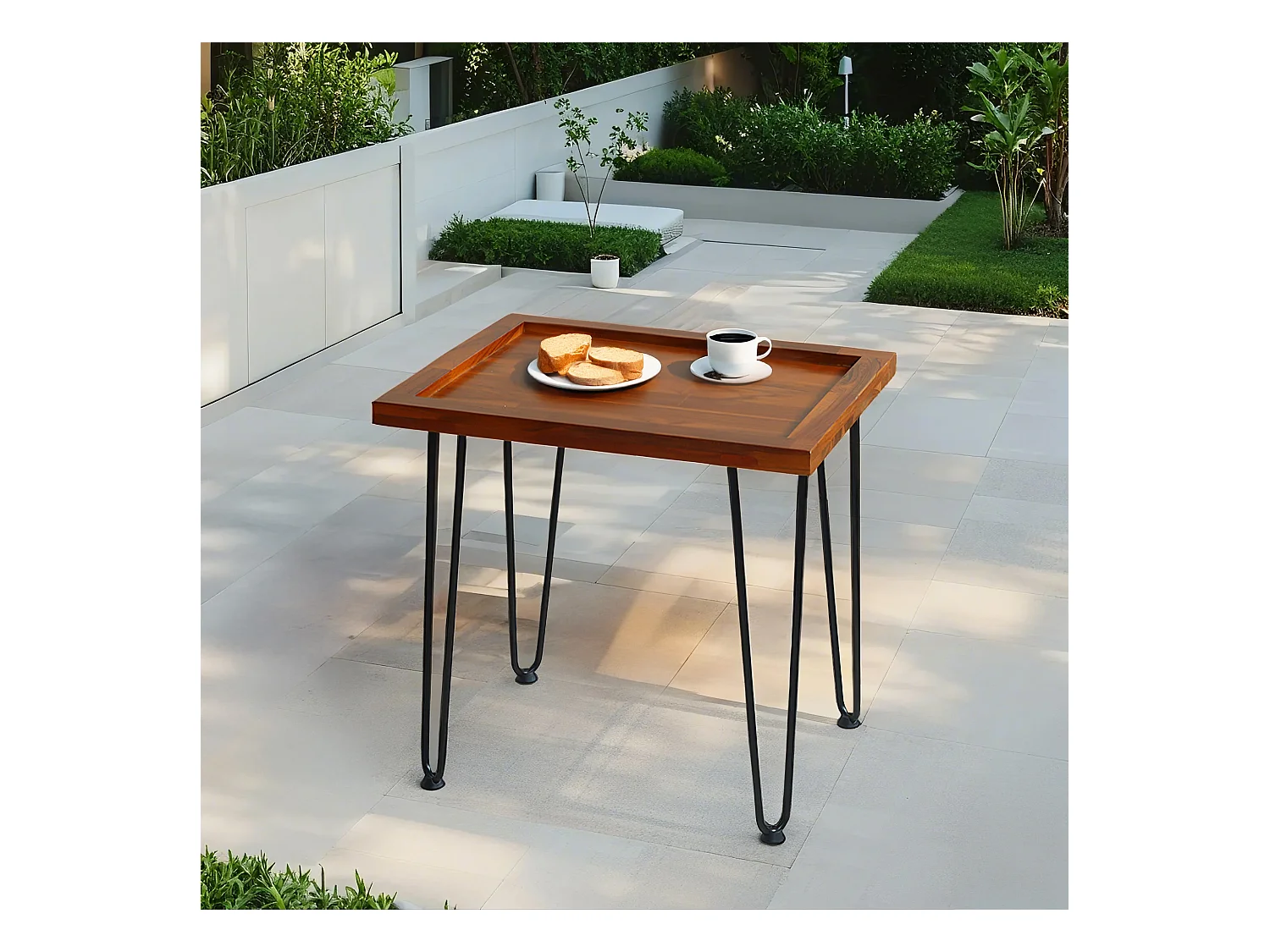 Table basse grande en acajou massif, motif feuille, pieds en fer laqué naturel (55.7x44.7x52.9 cm)