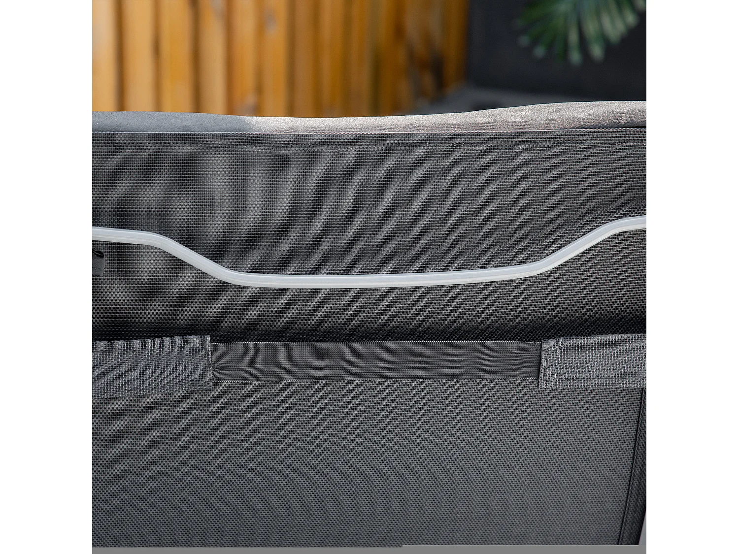 Chaise longue pliable, 7 positions réglables, avec coussin, en textilène, polyester et métal, noir (137x63.5x100.5 cm)