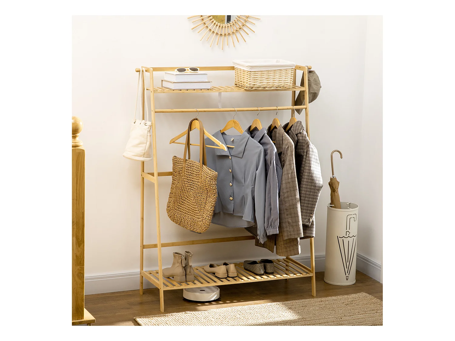 Perchero de bambú con 2 estantes, 2 ganchos y 1 barra, natural (114x40x139 cm)