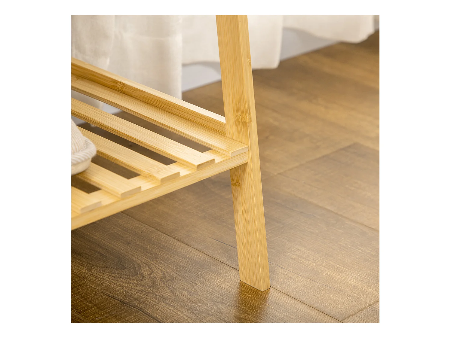 Porte-manteau en bambou avec 2 étagères, 2 crochets et 1 barre à vêtements, naturel (114x40x139 cm)