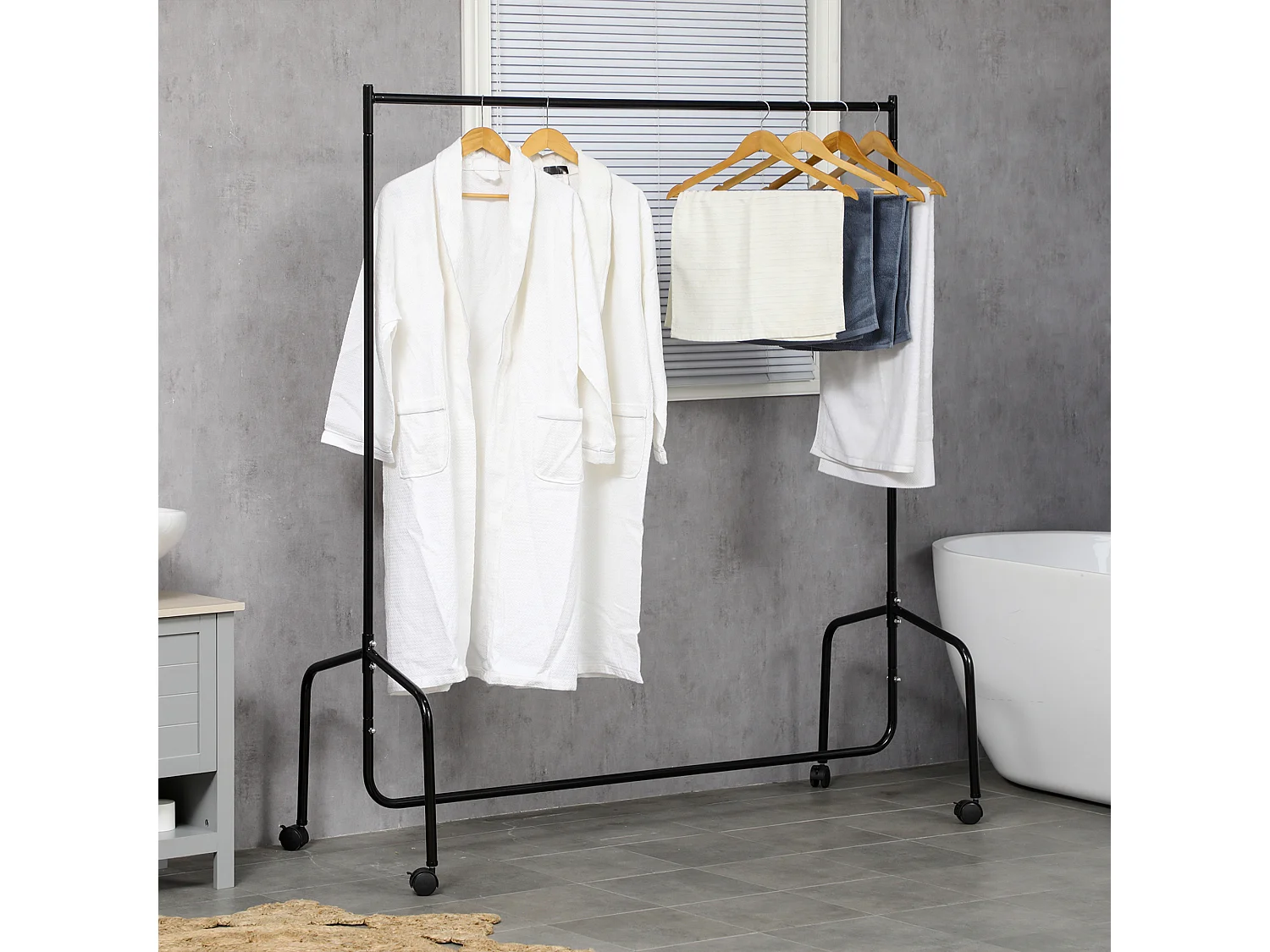 Porte-vêtements avec roulettes, structure métallique robuste, noire, facile à monter (150x60x170 cm)