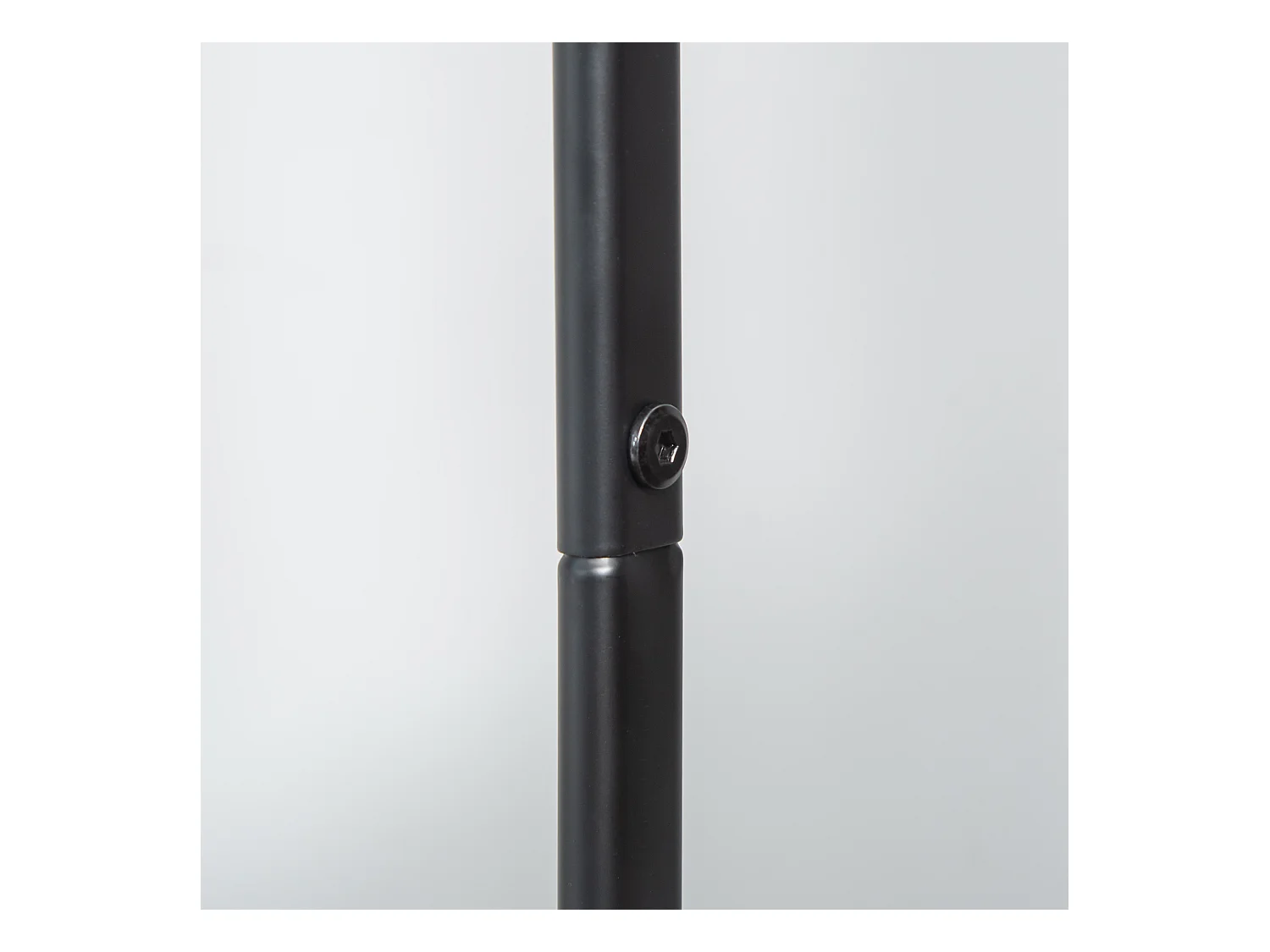 Porte-manteaux mobile avec tringle et étagères, acier noir, roulettes verrouillables (56.5x31.5x152.5cm)