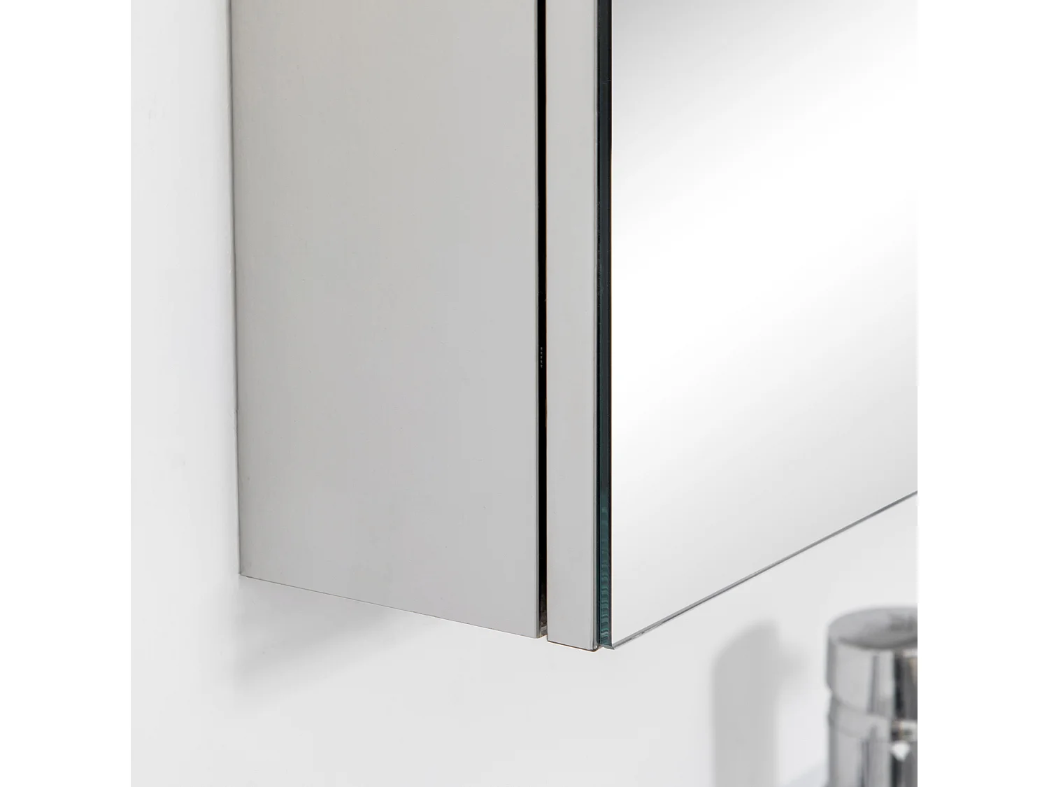 Badkamerkast met spiegel, roestvrijstalen planken, 3 glazen deuren, zilver (70x12x55 cm)