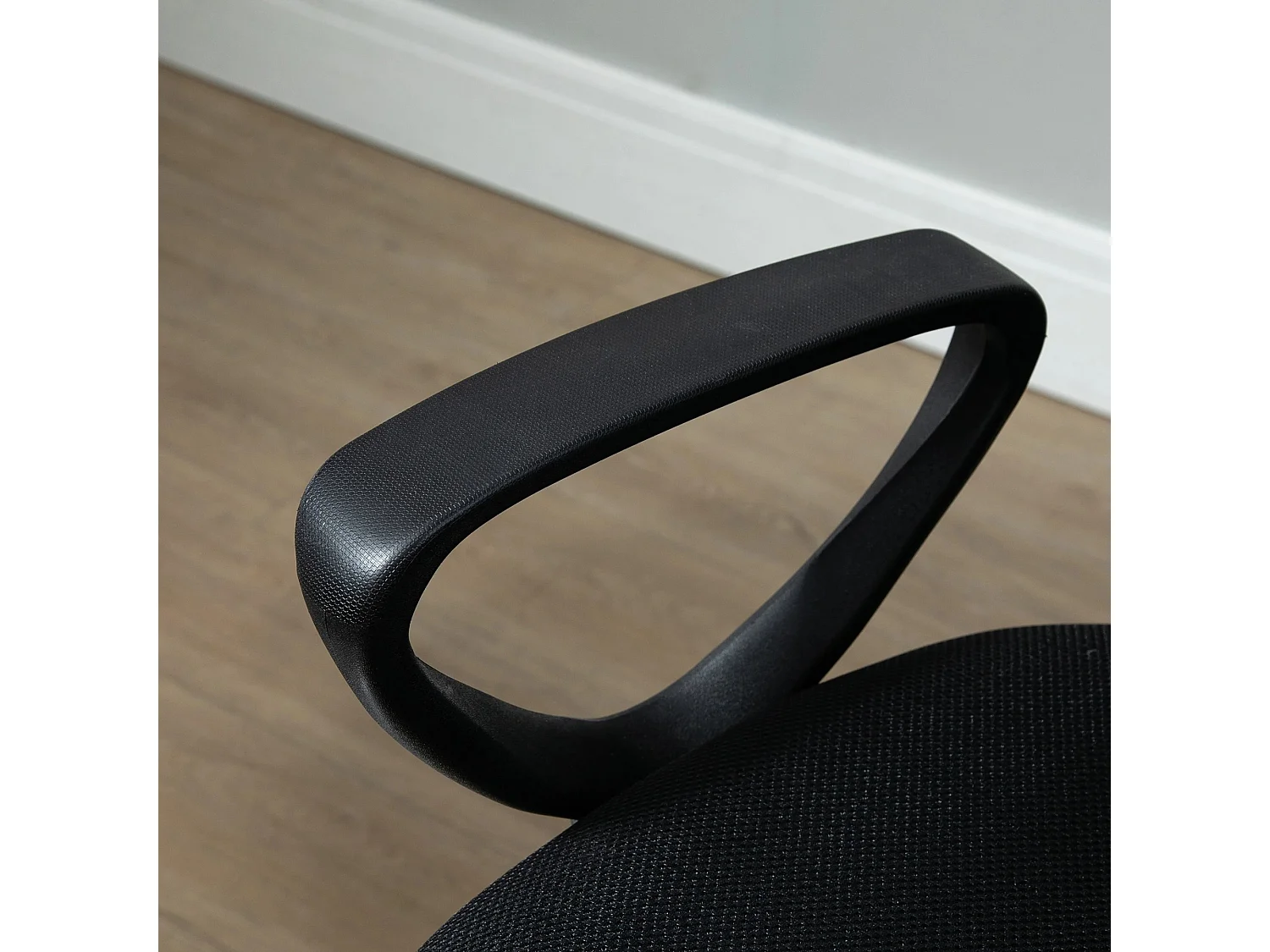 Tabouret debout ergonomique, hauteur réglable avec repose-pieds, métal et plastique noir (59.5x60x102.5-126cm)