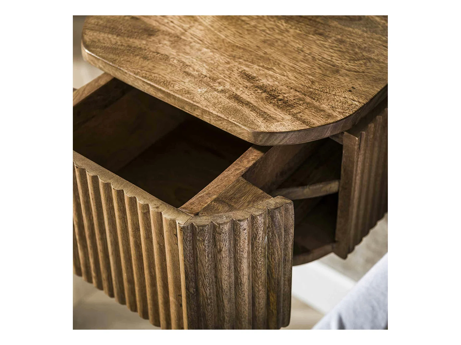 Table de nuit bois – 1 tiroir, motif baguette 32 cm DELHI