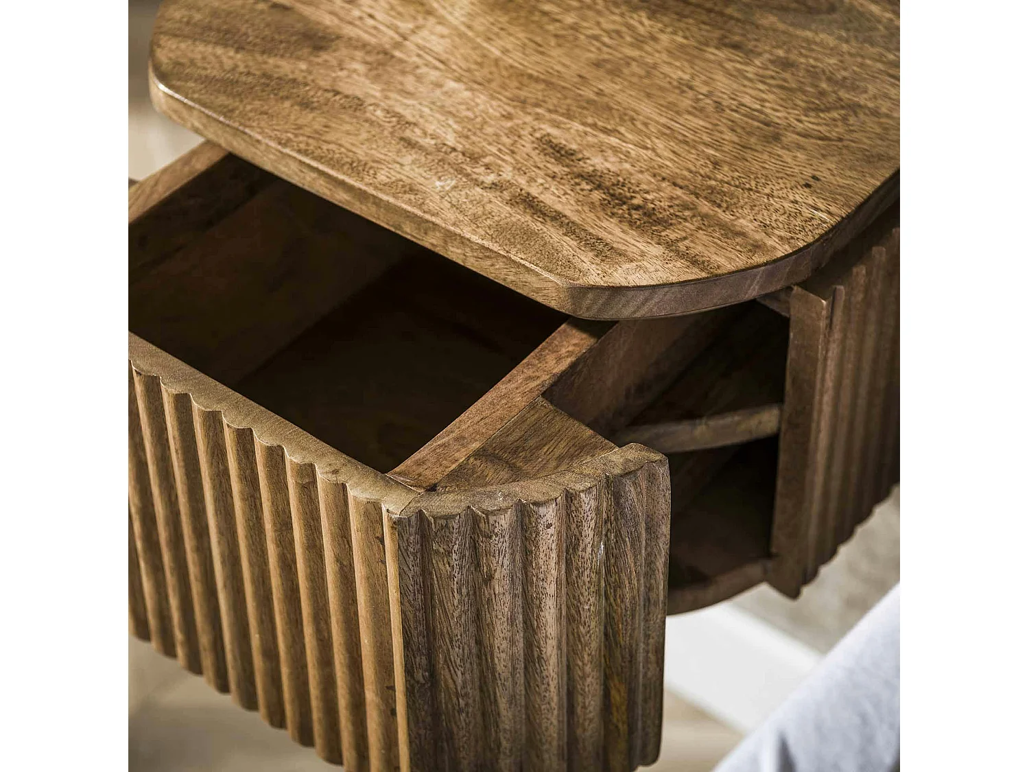 Table de nuit bois – 1 tiroir, motif baguette 32 cm DELHI