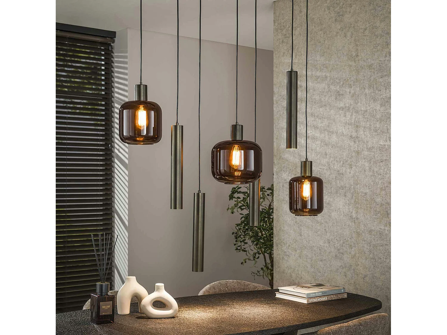 Suspension verre & métal – globes bruns + tubes bronze NOVA