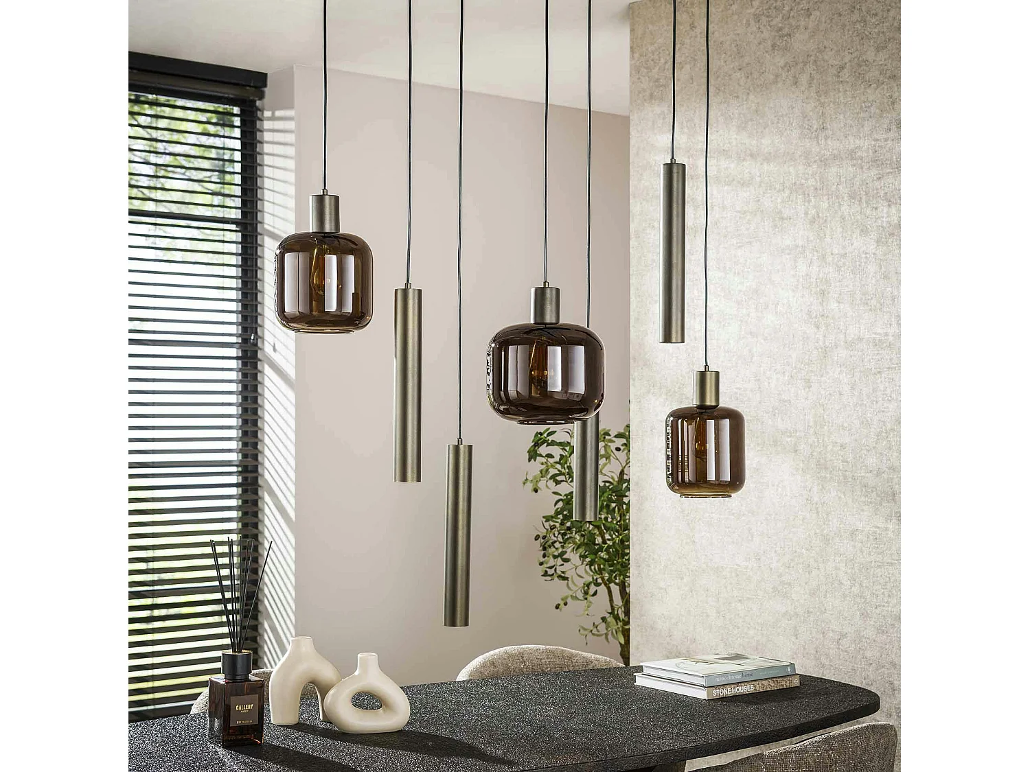 Suspension verre & métal – globes bruns + tubes bronze NOVA