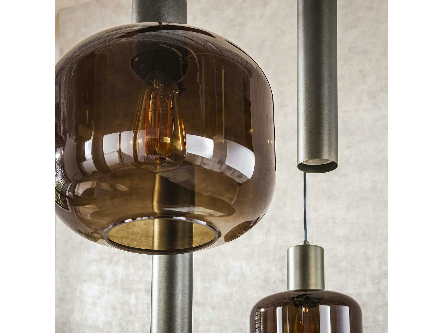Suspension verre & métal – globes bruns + tubes bronze NOVA