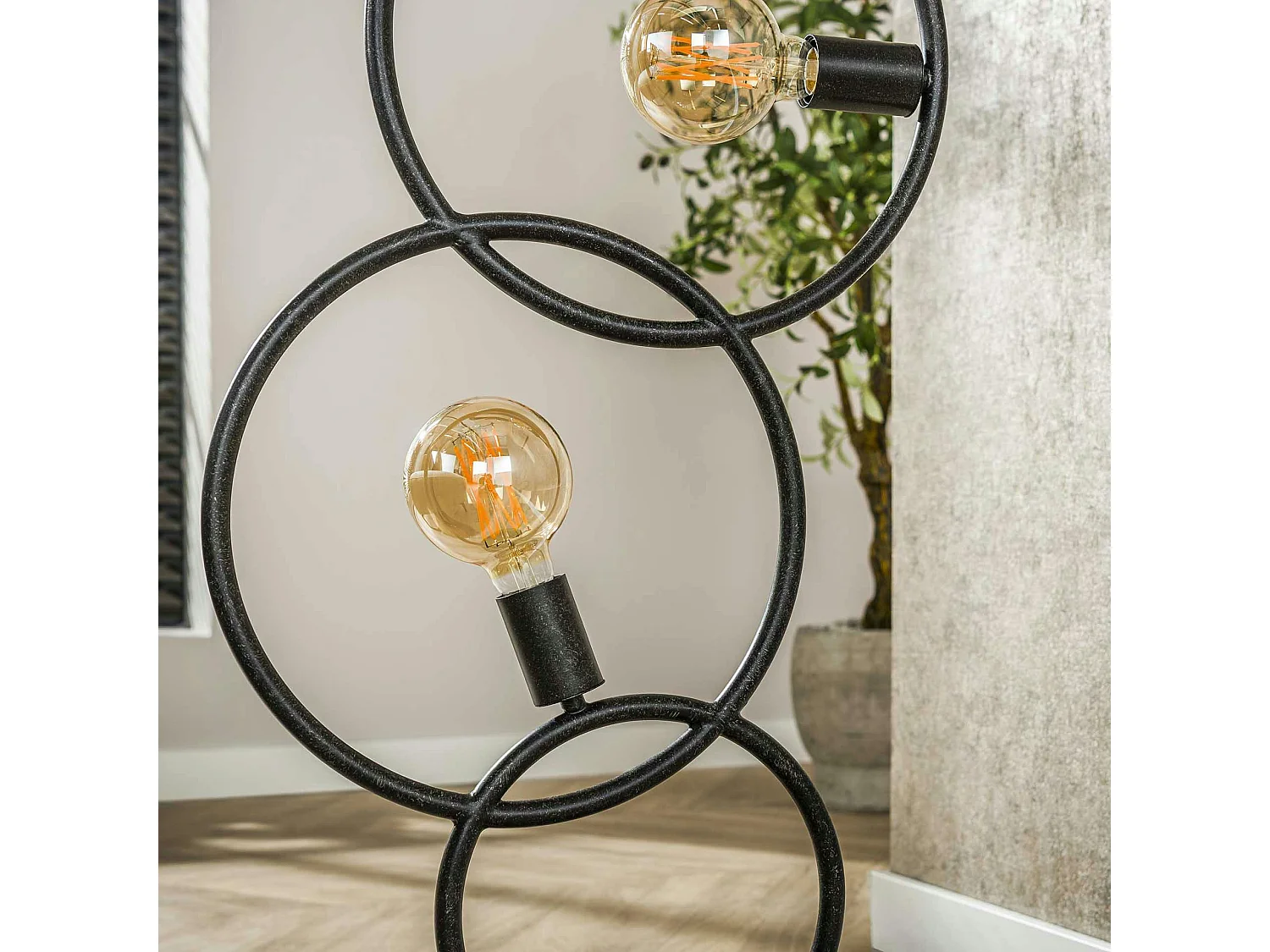 Lampadaire de salon noir – 5 anneaux design TRIBECA