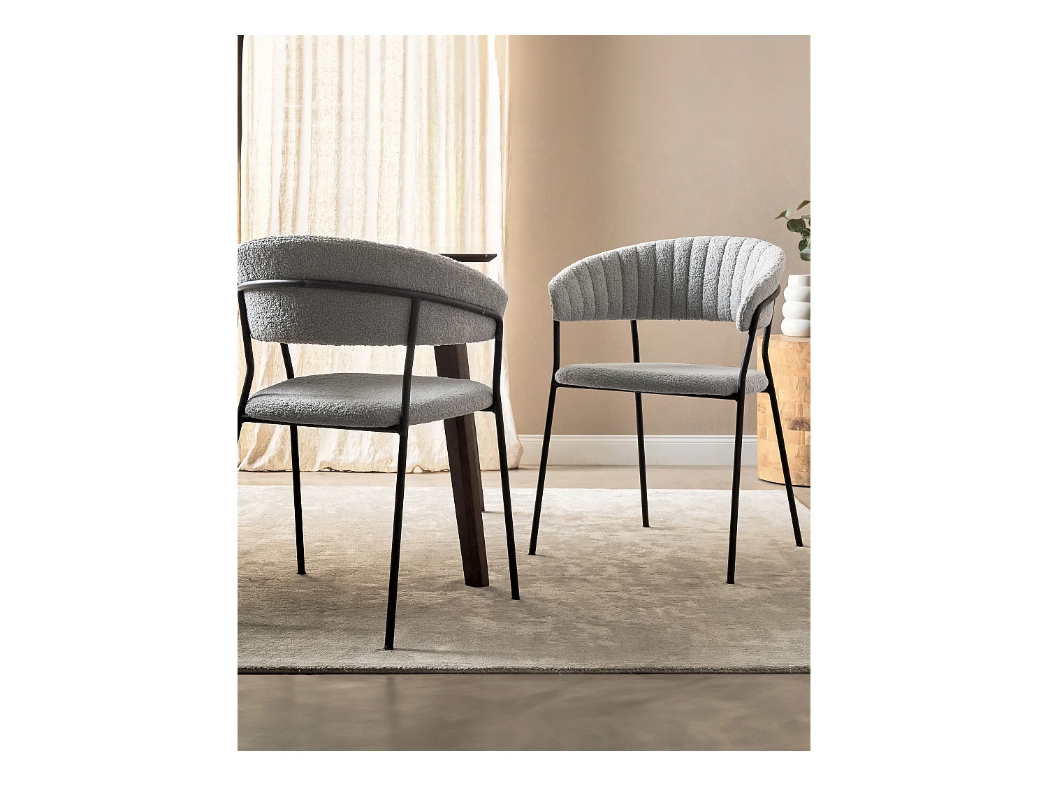 Esszimmerstühle 2er Set aus Bouclé Stoff grau schwarze Beine Creme Mariposa