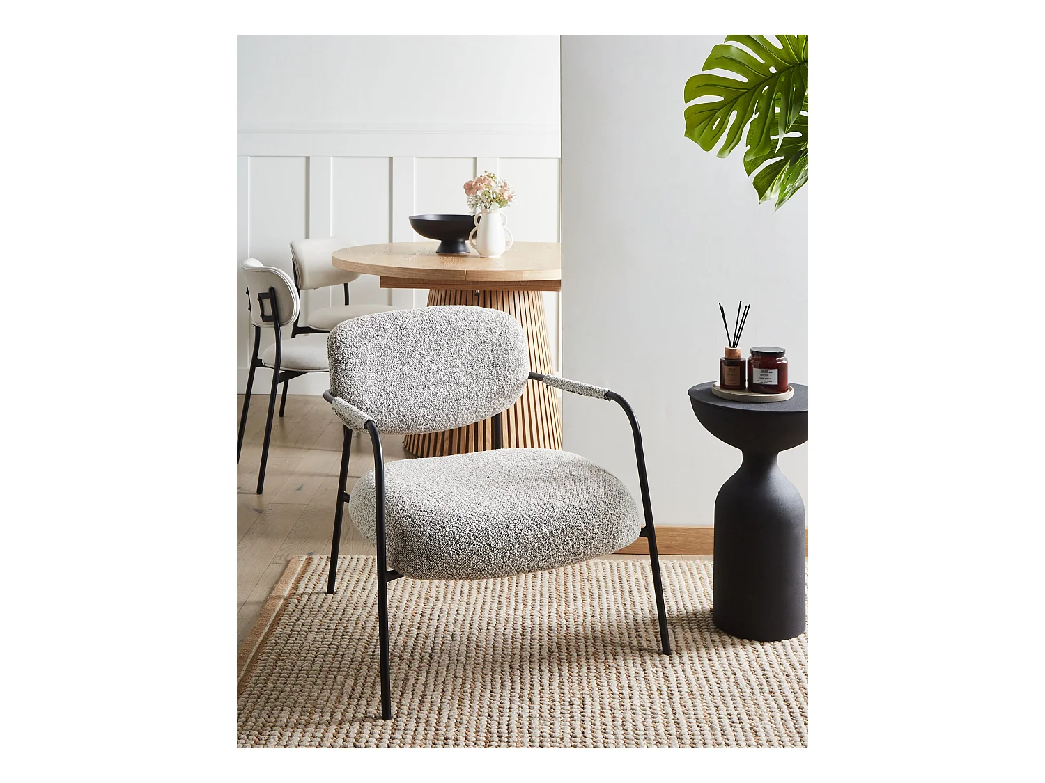 Sessel Stoff schwarz weiß mit Metallgestell Loungesessel modernes Design Ausvika