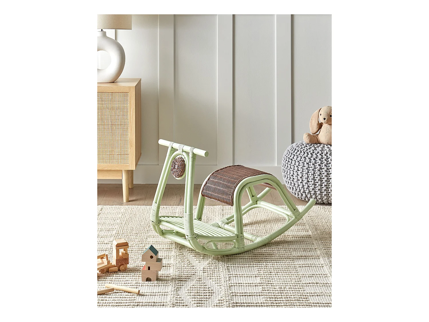 Schommelstoel rotan lichtgroen ASPRIA