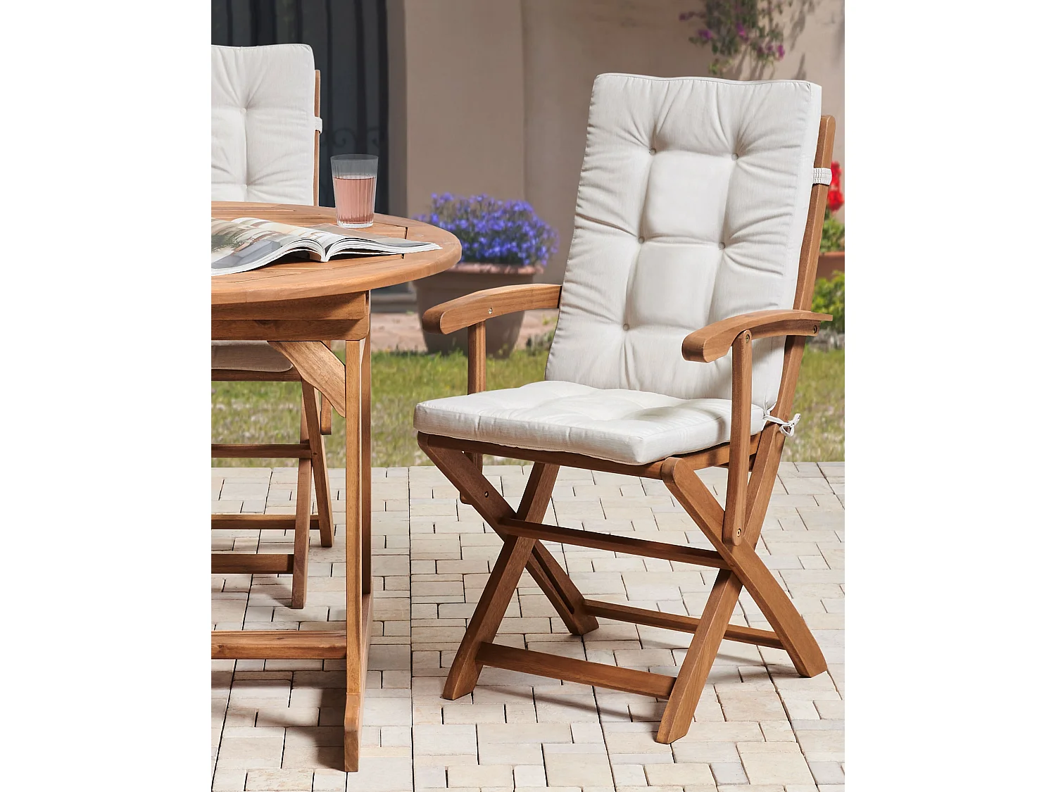 Conjunto de 2 cadeiras de jardim com almofadas MAUI PREMIUM Madeira de acácia Creme claro