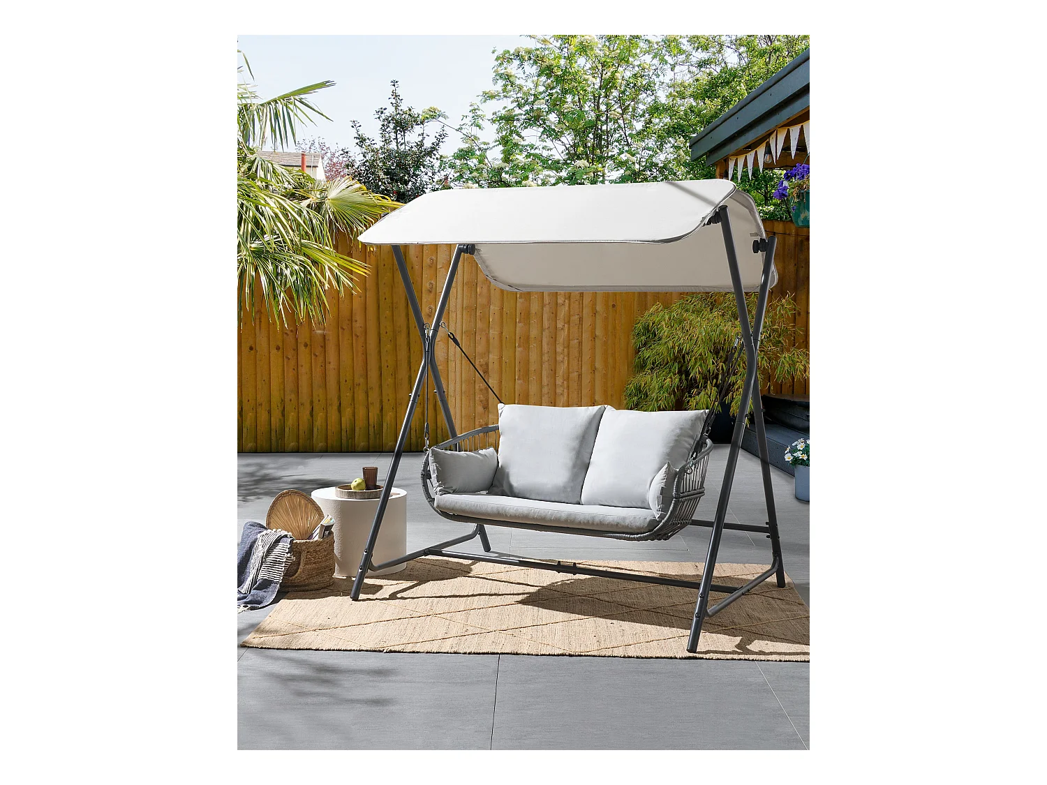 Gartenschaukel aus Stoff Stahl helles Grau mit verstellbarem Dach modern Fiastra