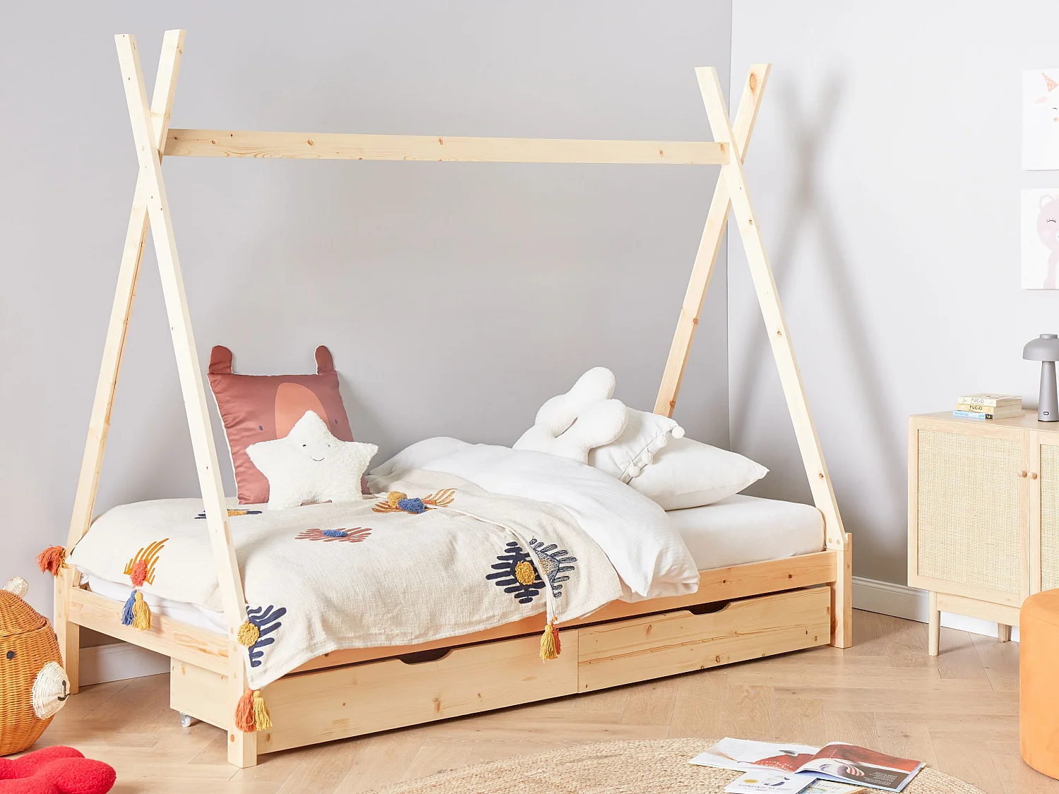 Łóżko dziecięce tipi drewniane z szufladami 90 x 200 cm jasne drewno DEVAY