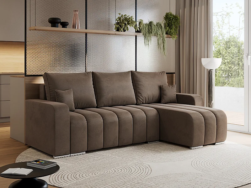 Ecksofa KIRASSO - universelles mit Schlaffunktion und Bettkasten, lose Kissen, Armlehnen - Braun Velvet