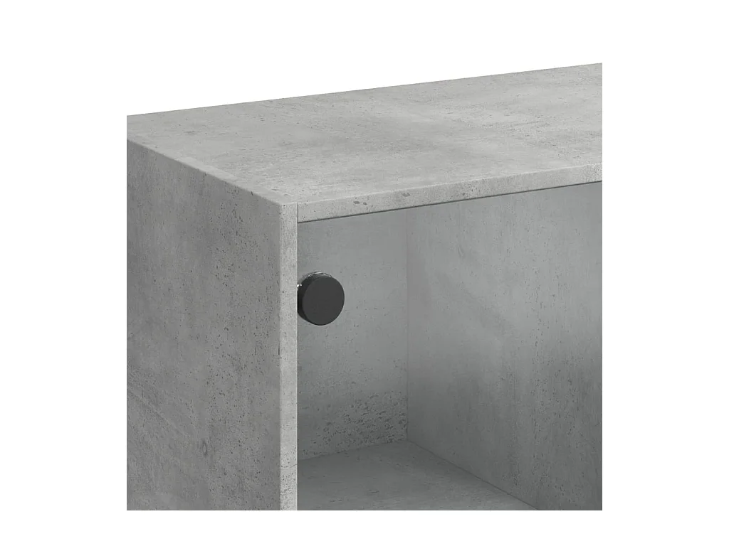 Hoge buffetkast met betongrijze deuren 68x37x142 cm bewerkt hout