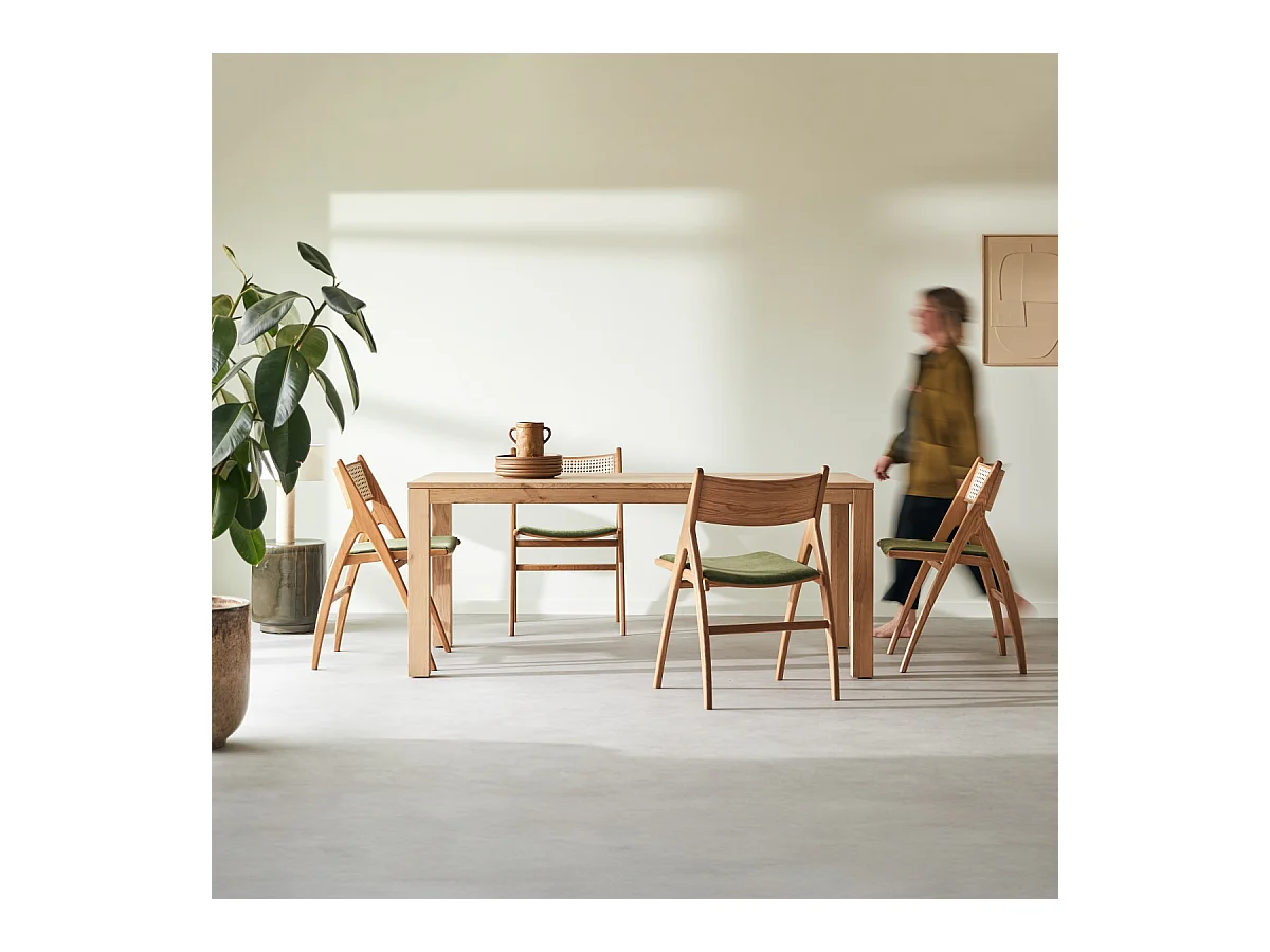 Tisch aus massivem Eichenholz mit Knoten, 6–8 Pers. Eden