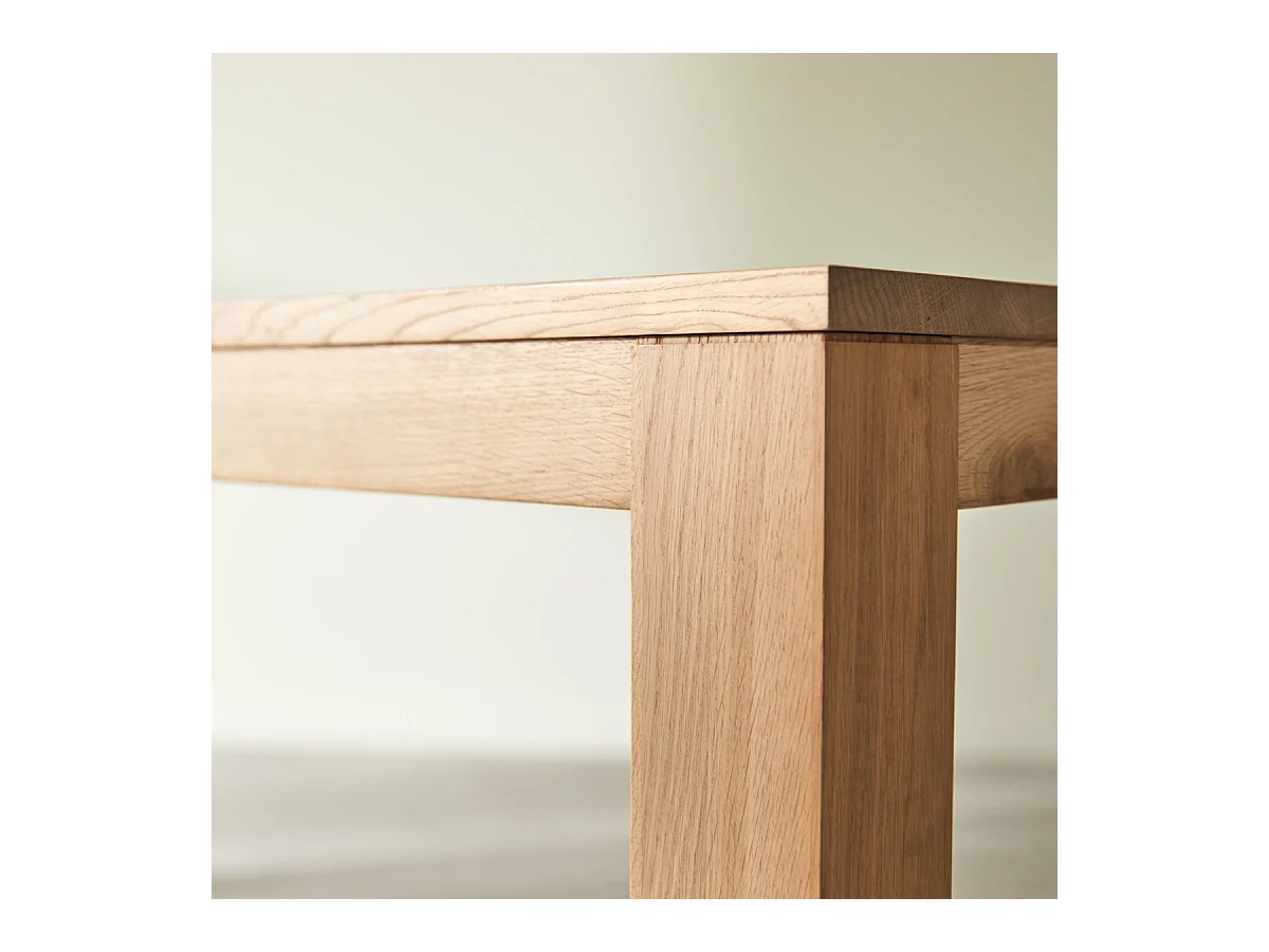 Tisch aus massivem Eichenholz mit Knoten, 6–8 Pers. Eden