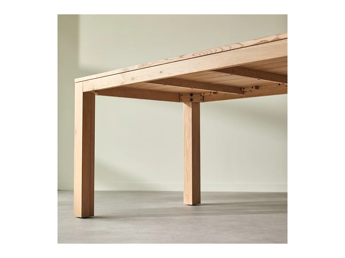 Tisch aus massivem Eichenholz mit Knoten, 6–8 Pers. Eden