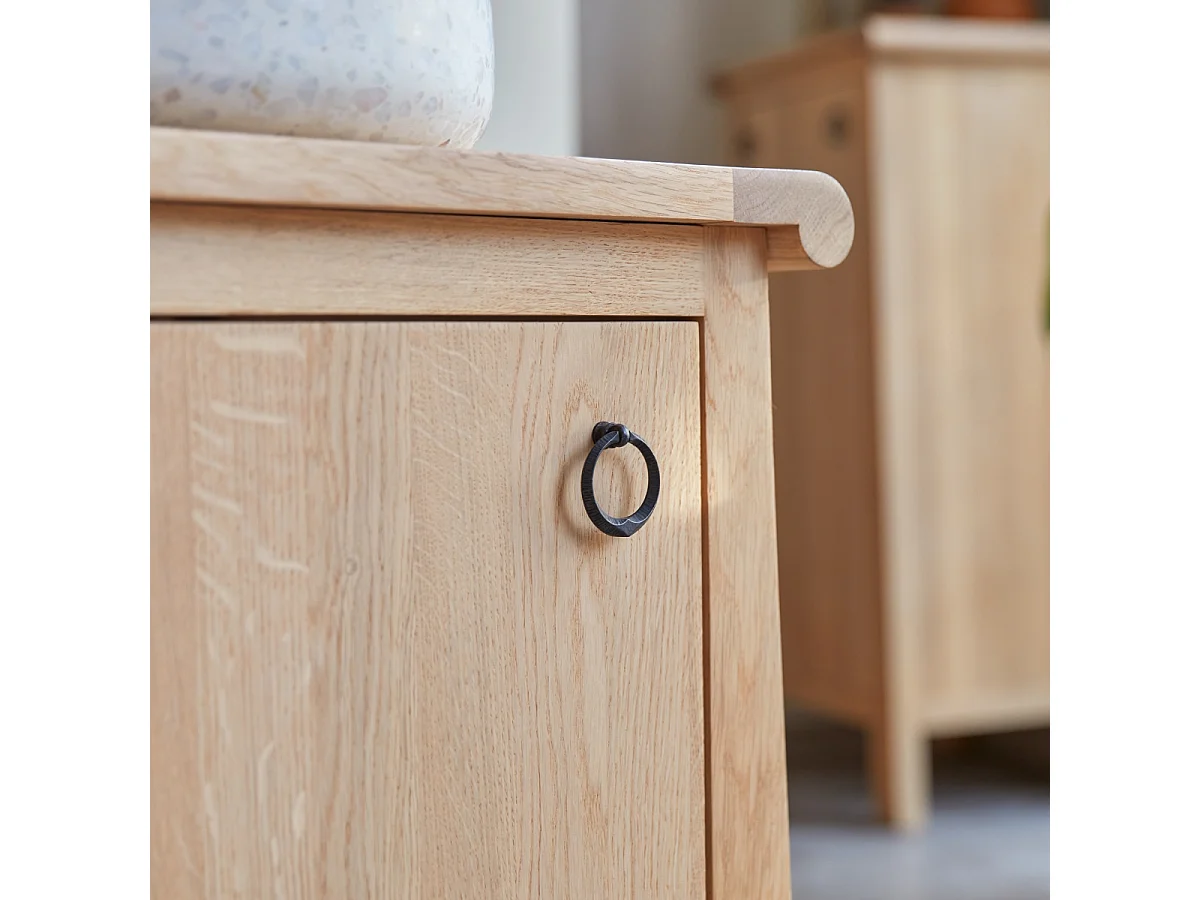 Waschbeckenunterschrank aus Eichenholz 65 Volute