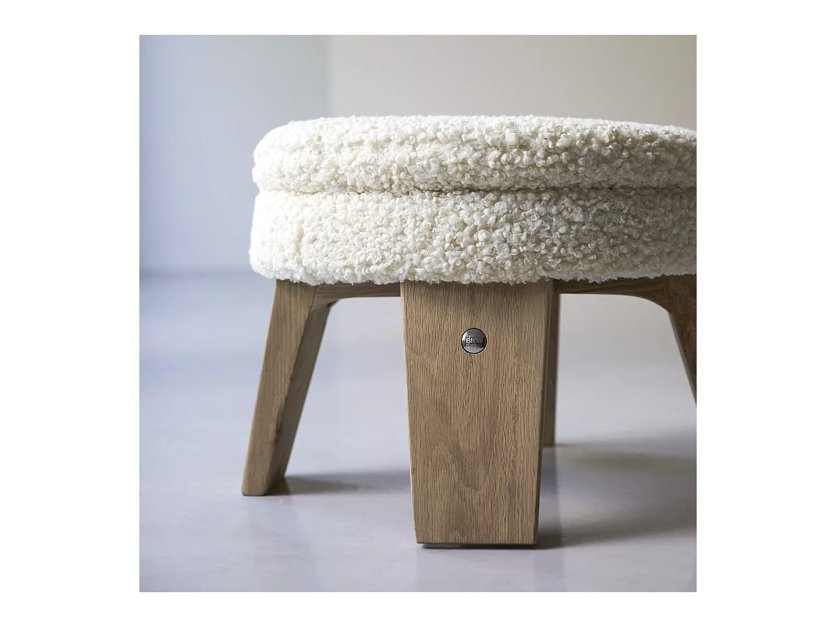 Sitzhocker Mattak Himalaya aus massiver Eiche ,1-Sitz