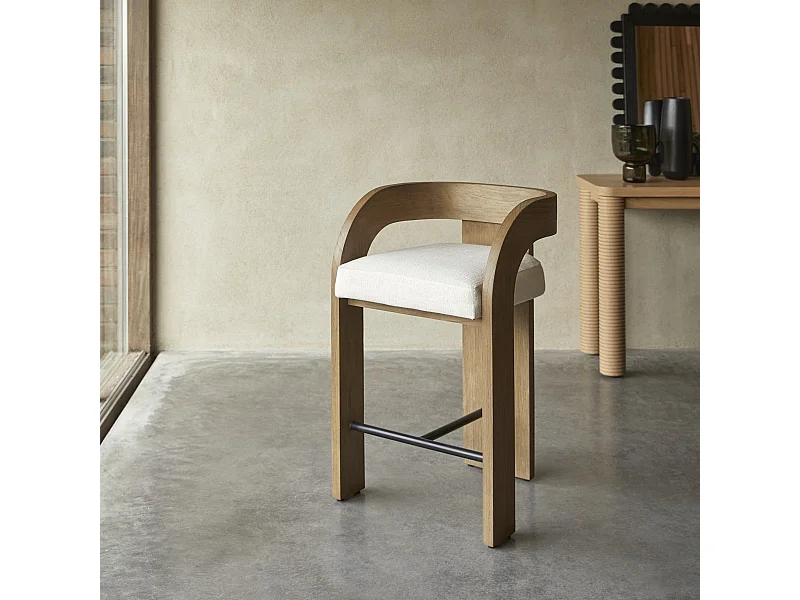 Chaise de bar en bois de mindi massif et tissu tramé écru Boti
