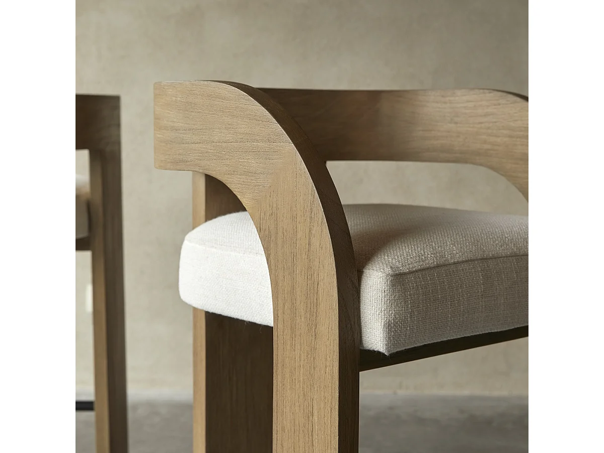 Barstuhl Boti aus massivem Mindiholz mit naturfarbenem Webstoffbezug