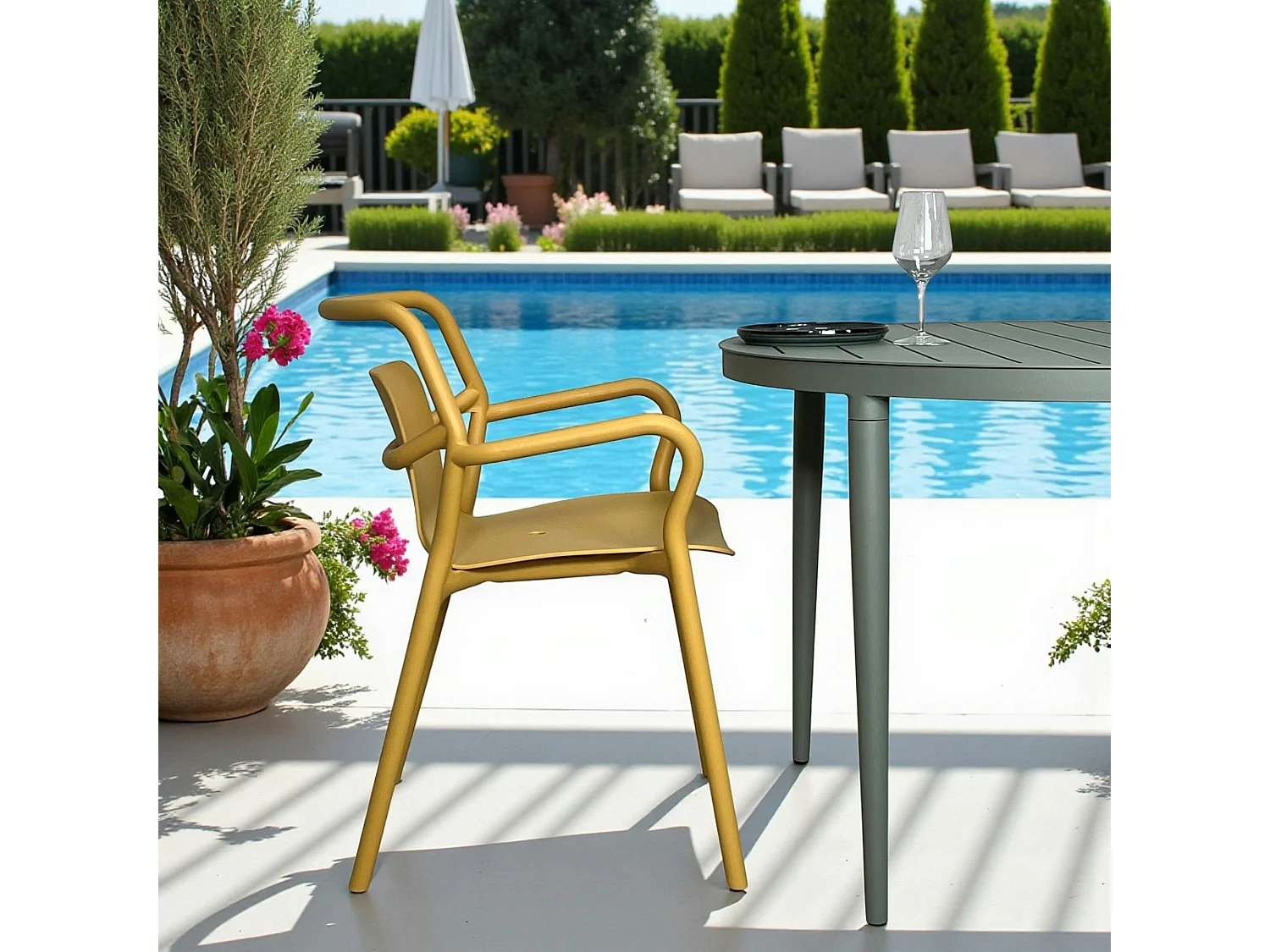 Chaise de jardin design jaune, empilable (lot de 2) PINETO