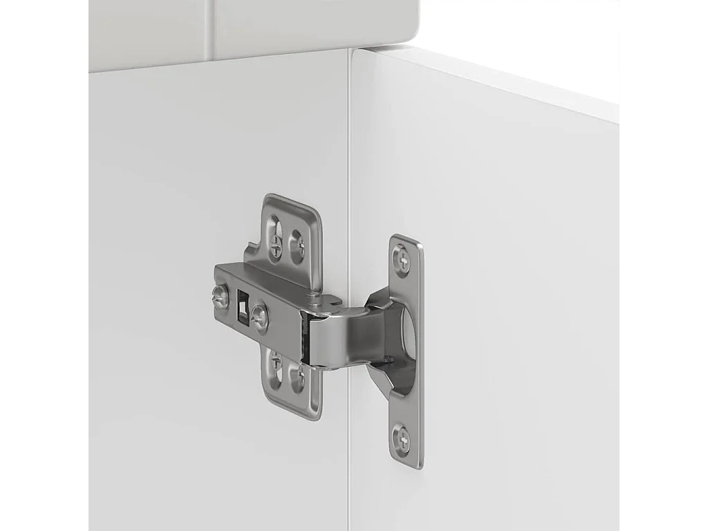 witte keukenkast van bewerkt hout