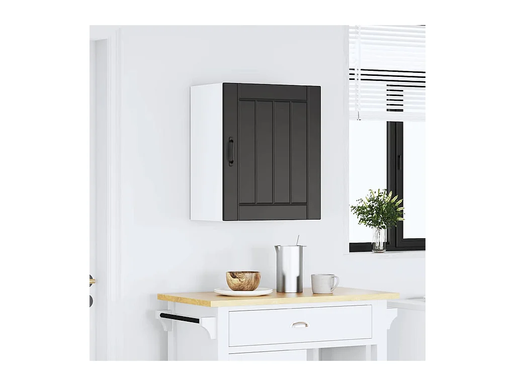 zwarte keukenwandkast van bewerkt hout