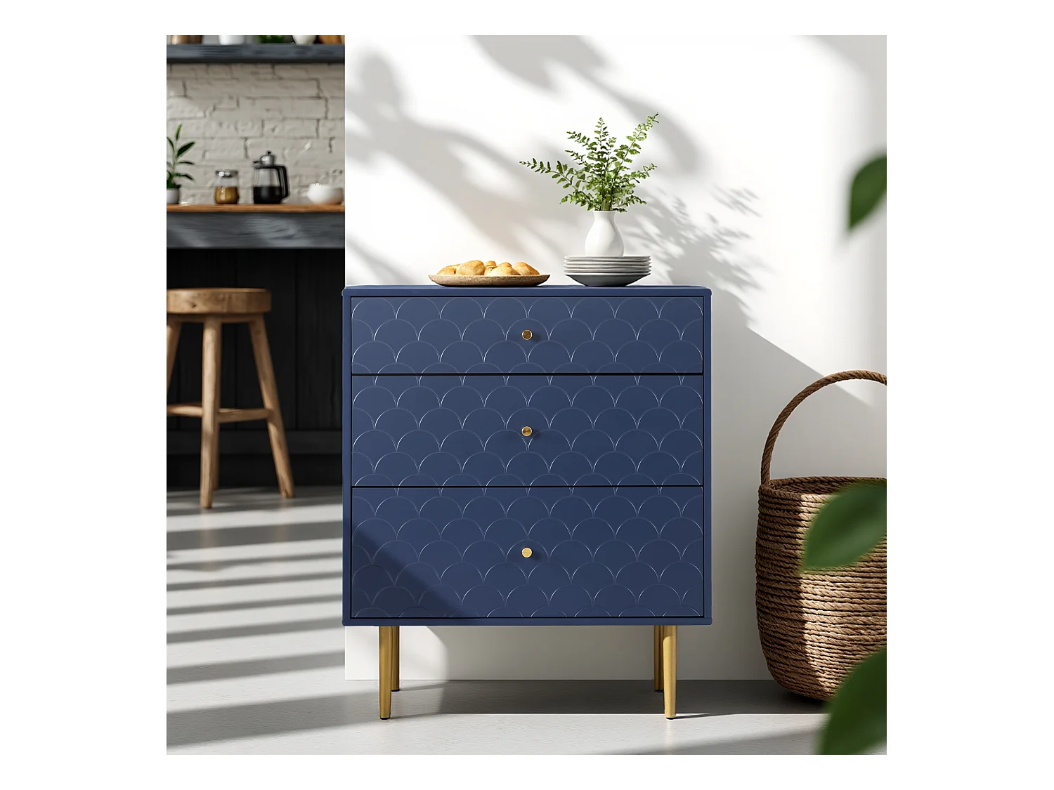 Commode buffet haut avec 3 tiroirs bleu marine motif d'écailles pieds dorés H89/L75/P40 cm