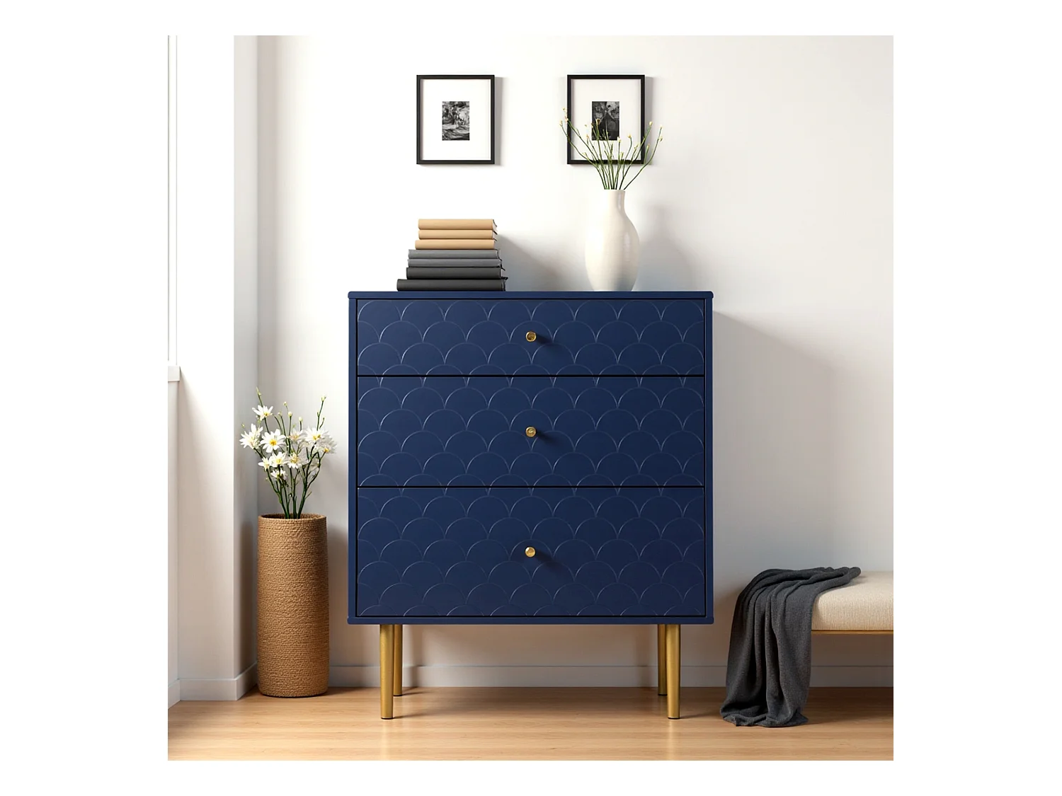 Commode buffet haut avec 3 tiroirs bleu marine motif d'écailles pieds dorés H89/L75/P40 cm