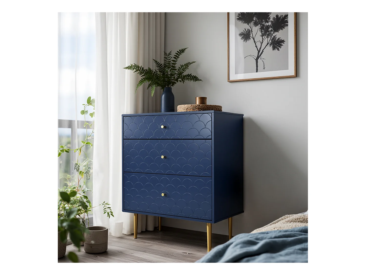 Commode buffet haut avec 3 tiroirs bleu marine motif d'écailles pieds dorés H89/L75/P40 cm