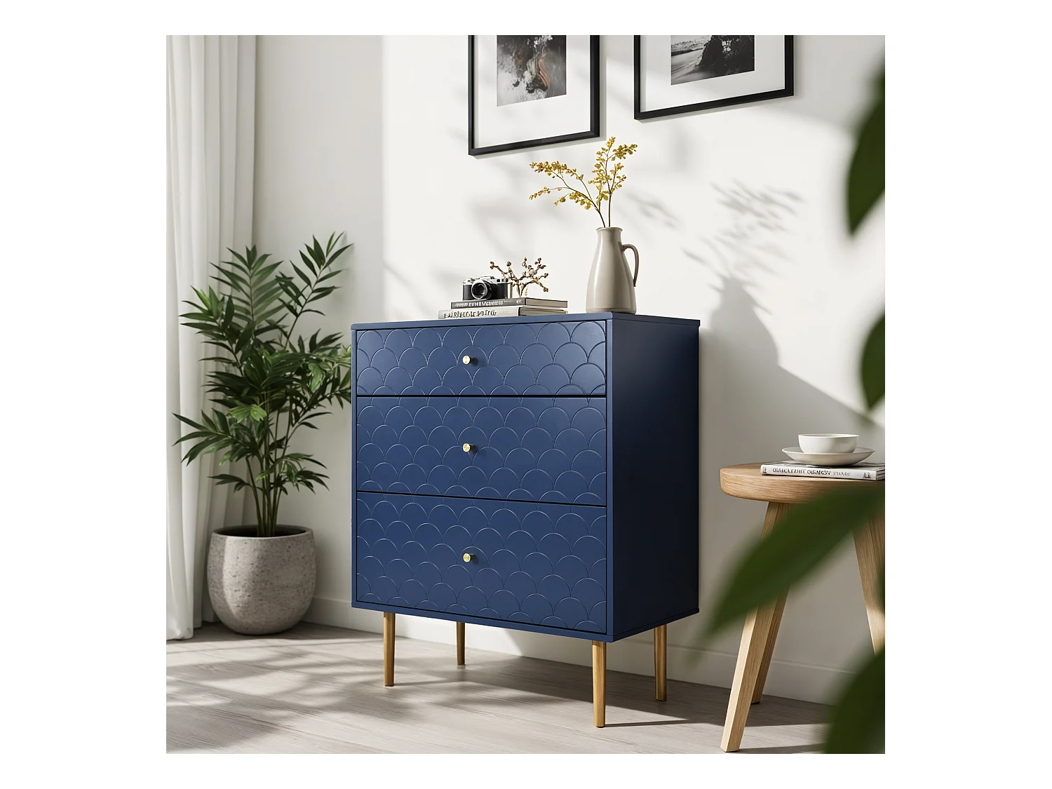 Commode buffet haut avec 3 tiroirs bleu marine motif d'écailles pieds dorés H89/L75/P40 cm
